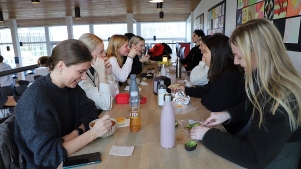 Hver femte teenager har maks 10 minutter til at spise frokost