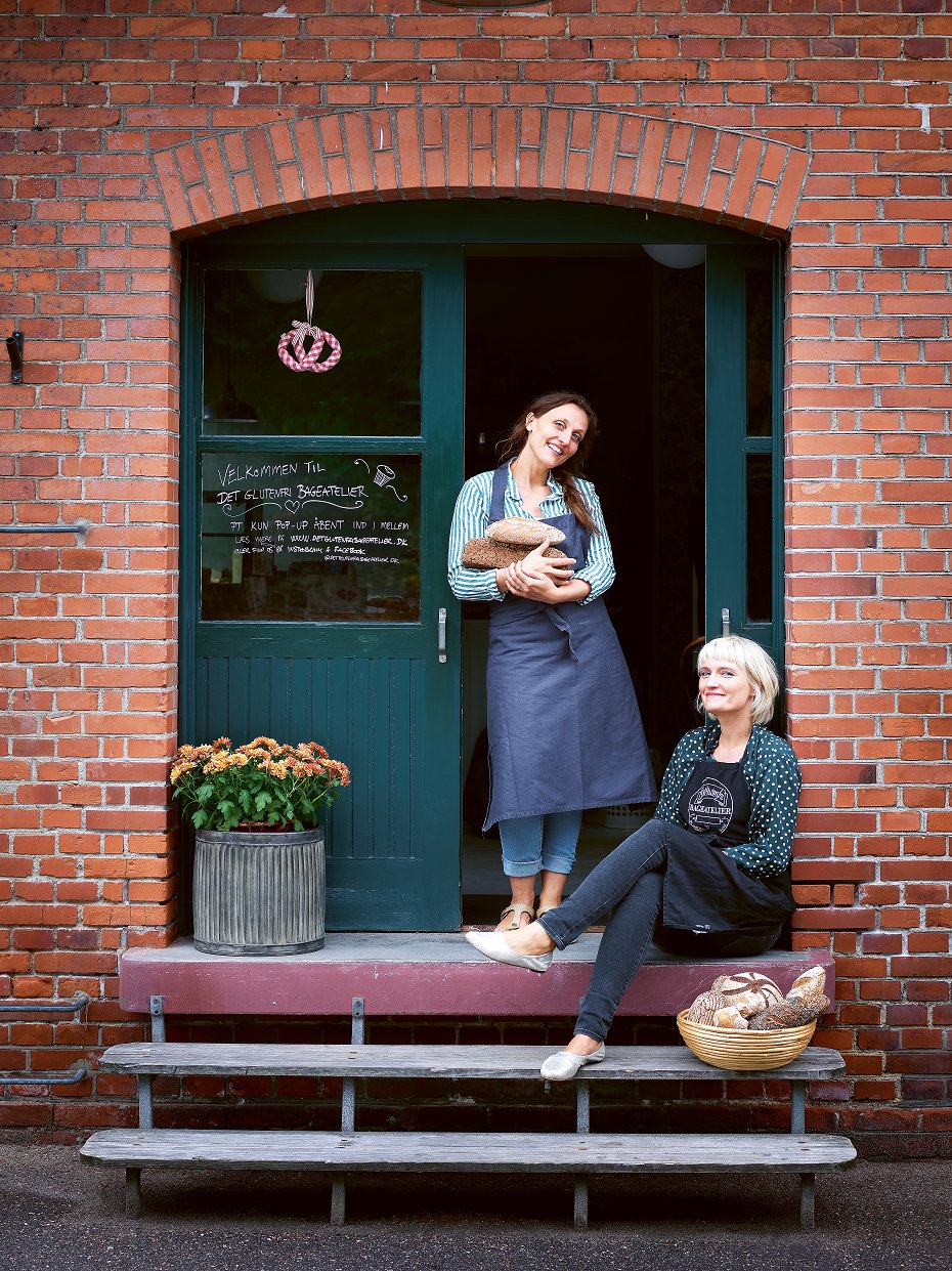 Madbloggerne Mette Marie Viscor t.v. og Kathrine Rosamunde er begge autodidakte bagere, men de tager masser af erfaring med til H.U.G. Bageriet fra fem år som bagkvinder bag Det Glutenfri Bageatelier på Fredensborg Station