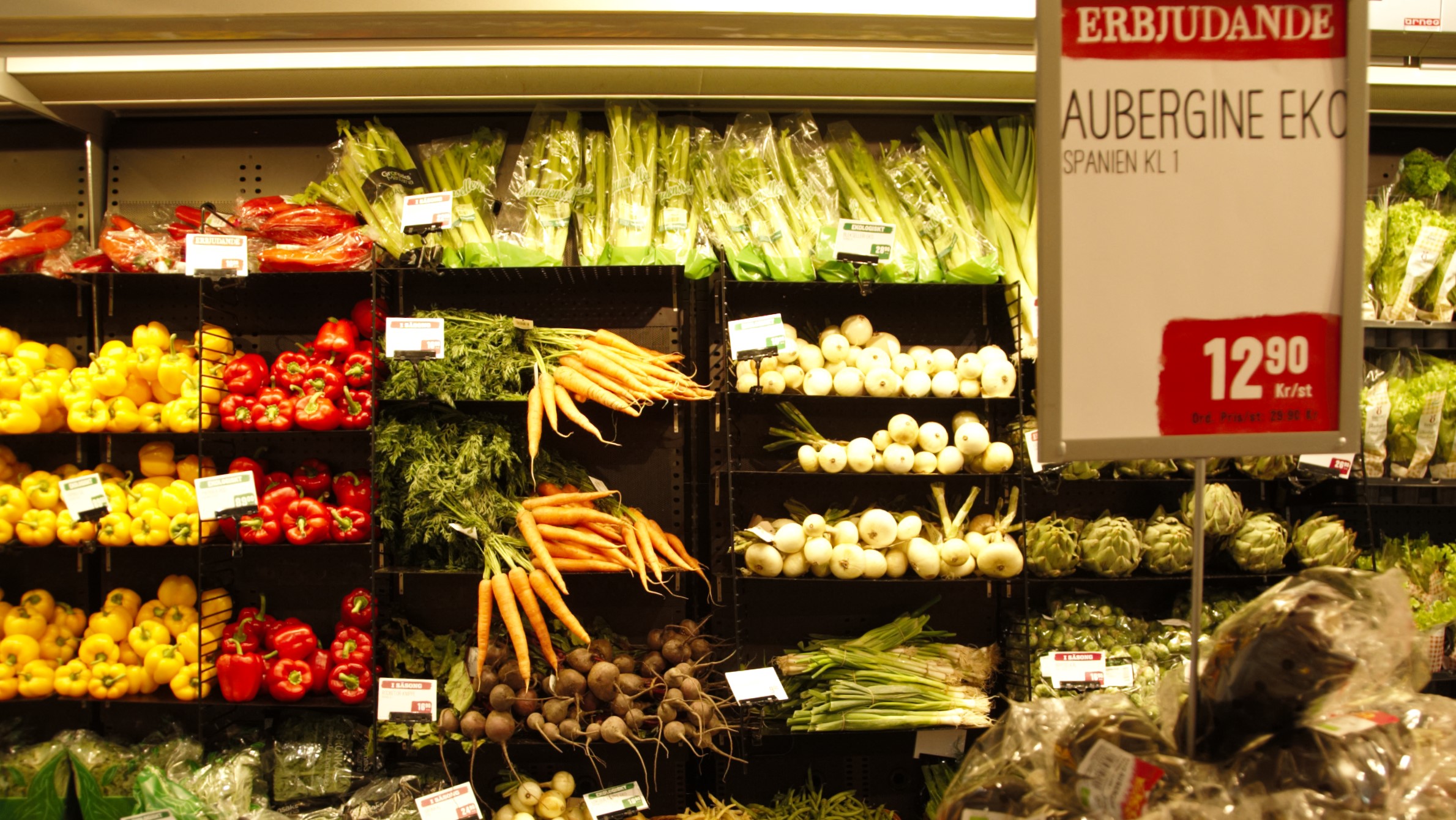 Økologisk grøntafdeling i svensk dagligvarebutik