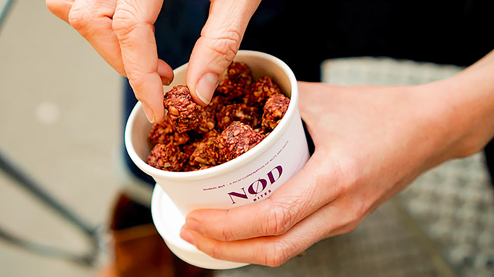 Et nærbillede viser et eksempel på snacks fra NØD Snacks