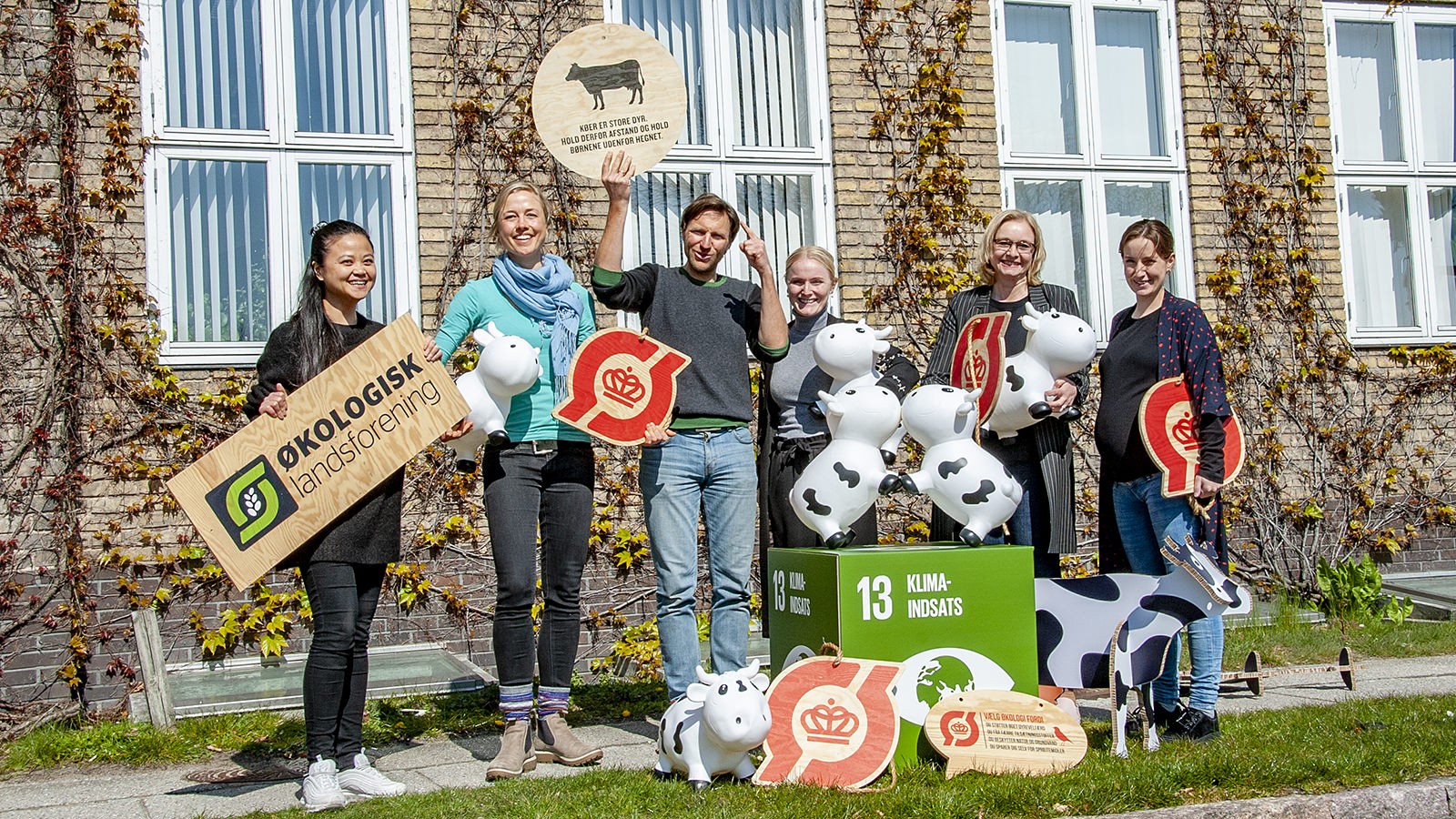 Økodagsteamet foran Økologiens Hus