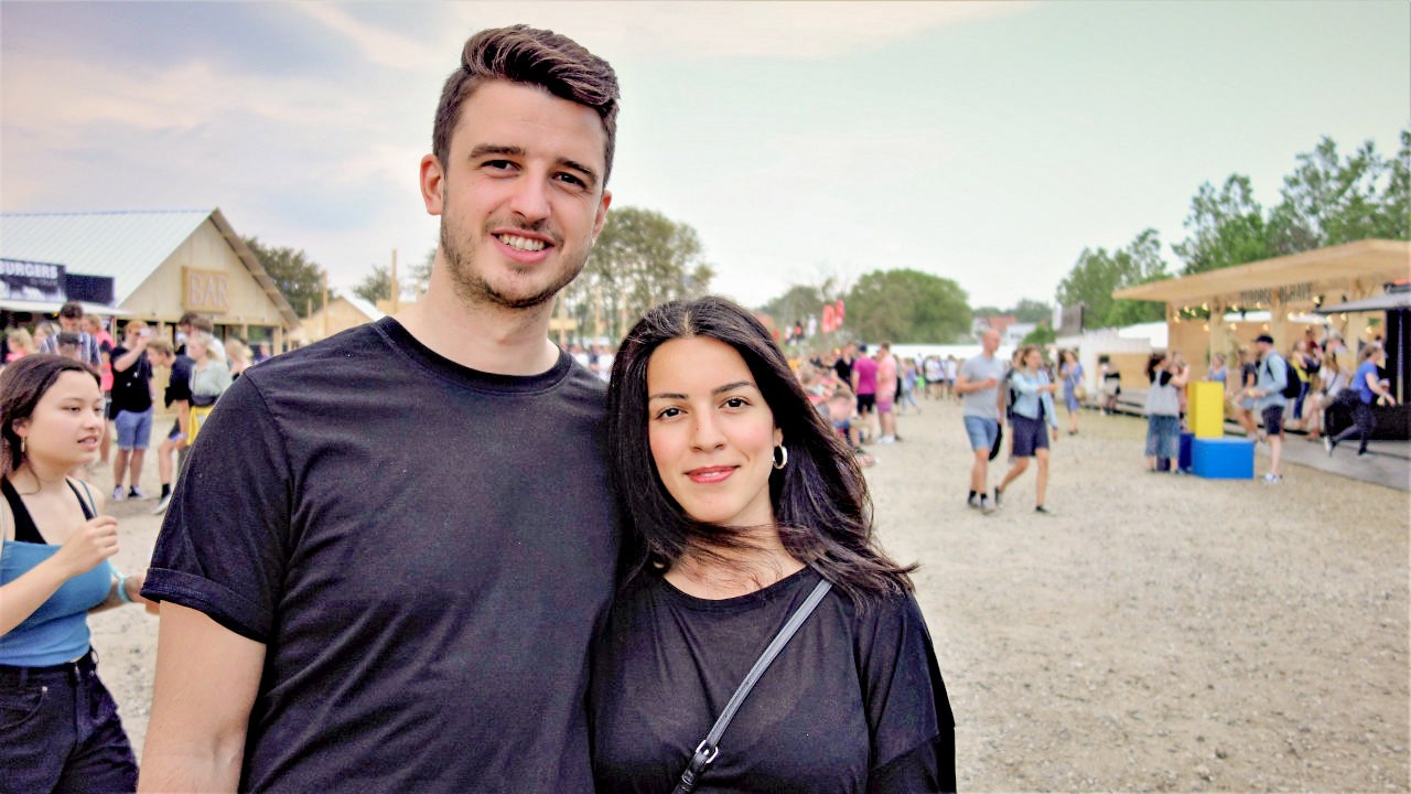 25-årige Zlatan Garcevic og 26-årige Belinda Hostrup er glade for, at udbuddet af økologi er så stort på Northside, selvom Belinda Hostrup frygter, at det kan blive en lidt for dyr fornøjelse