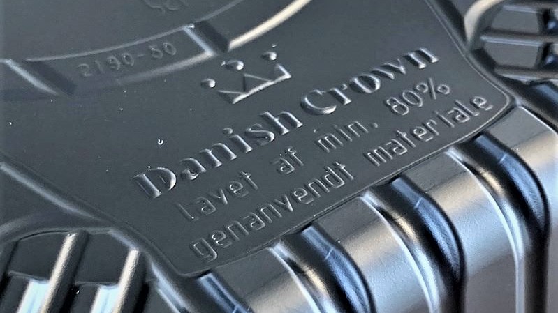 Bagsiden af en kødbakke