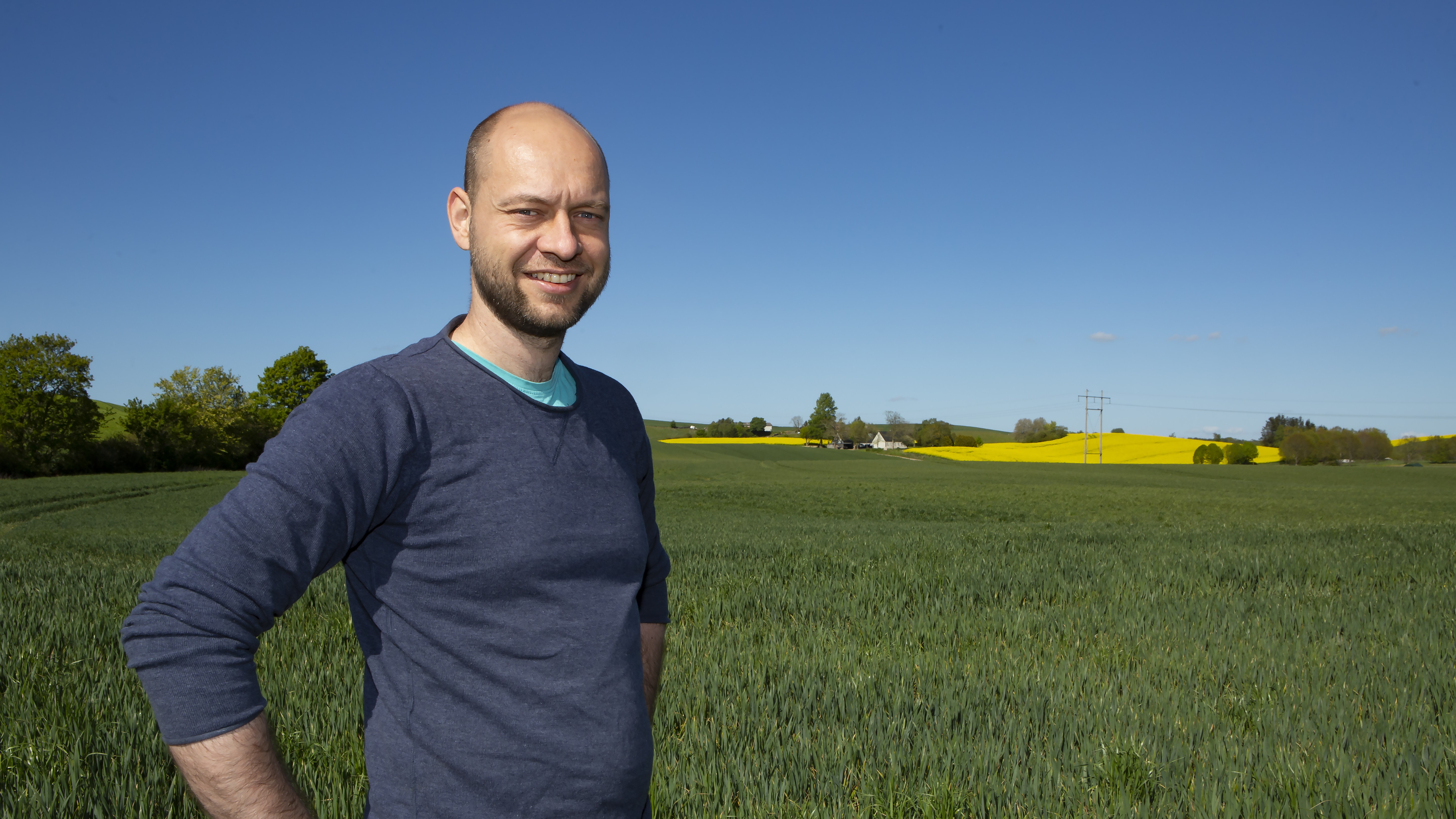 Thomas Hansen på græsmark