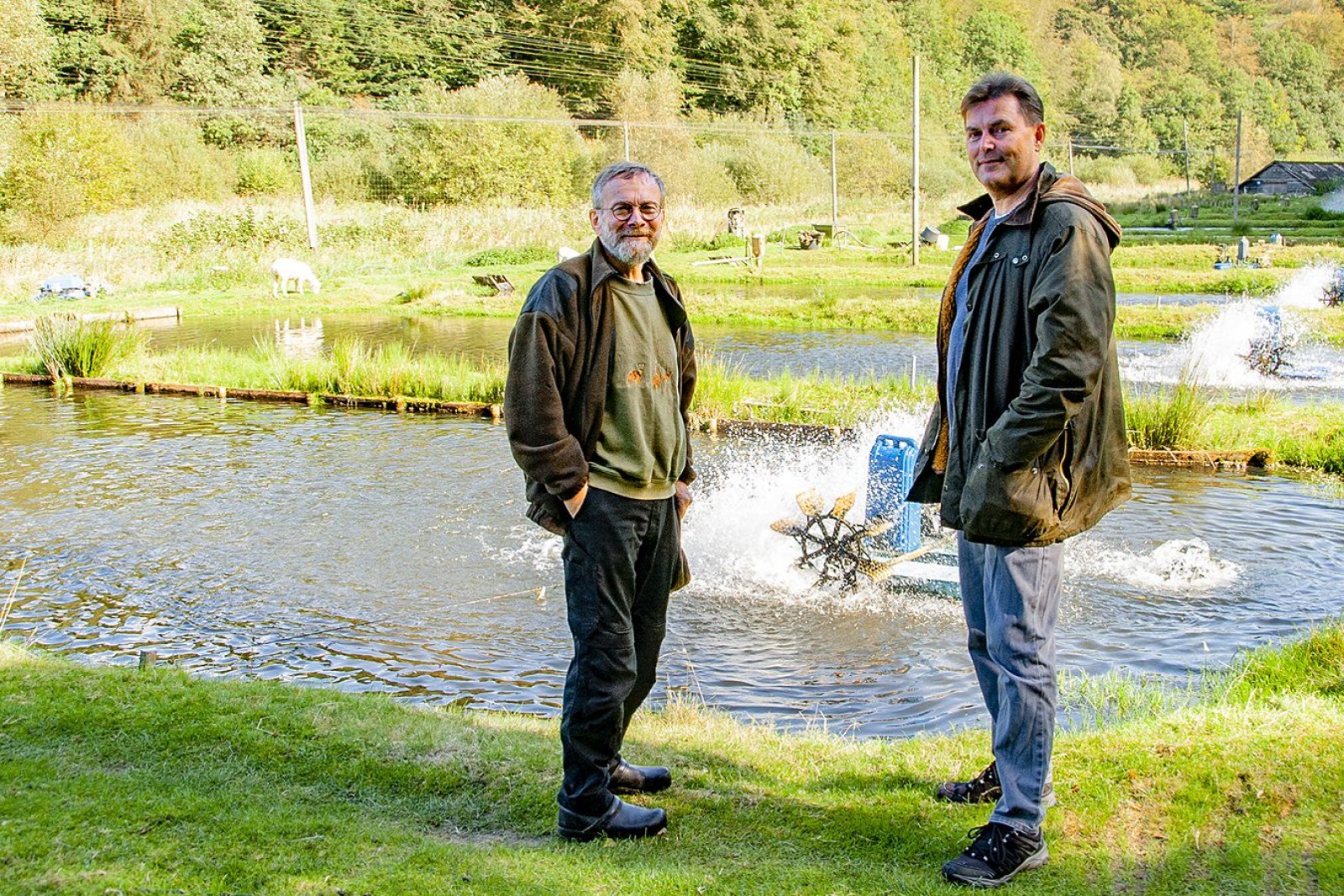 Ejer af Ådal Dambrug, Jens Grøn og akvakonsulent Villy Larsen