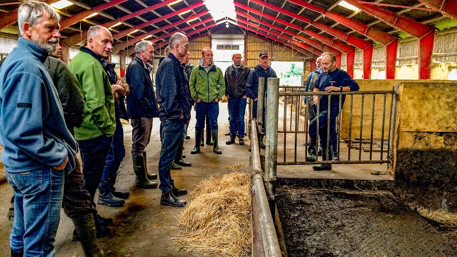 Torsten Wetche og deltagere i stalden