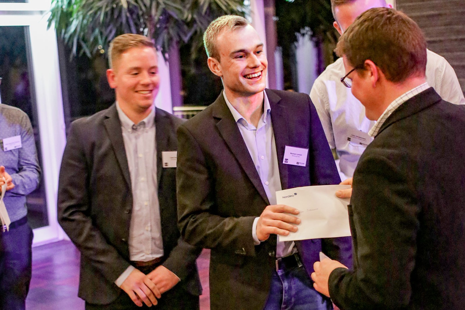 Jens Bonde og Morten Larsen modtager deres legat fra Nordea Fonden