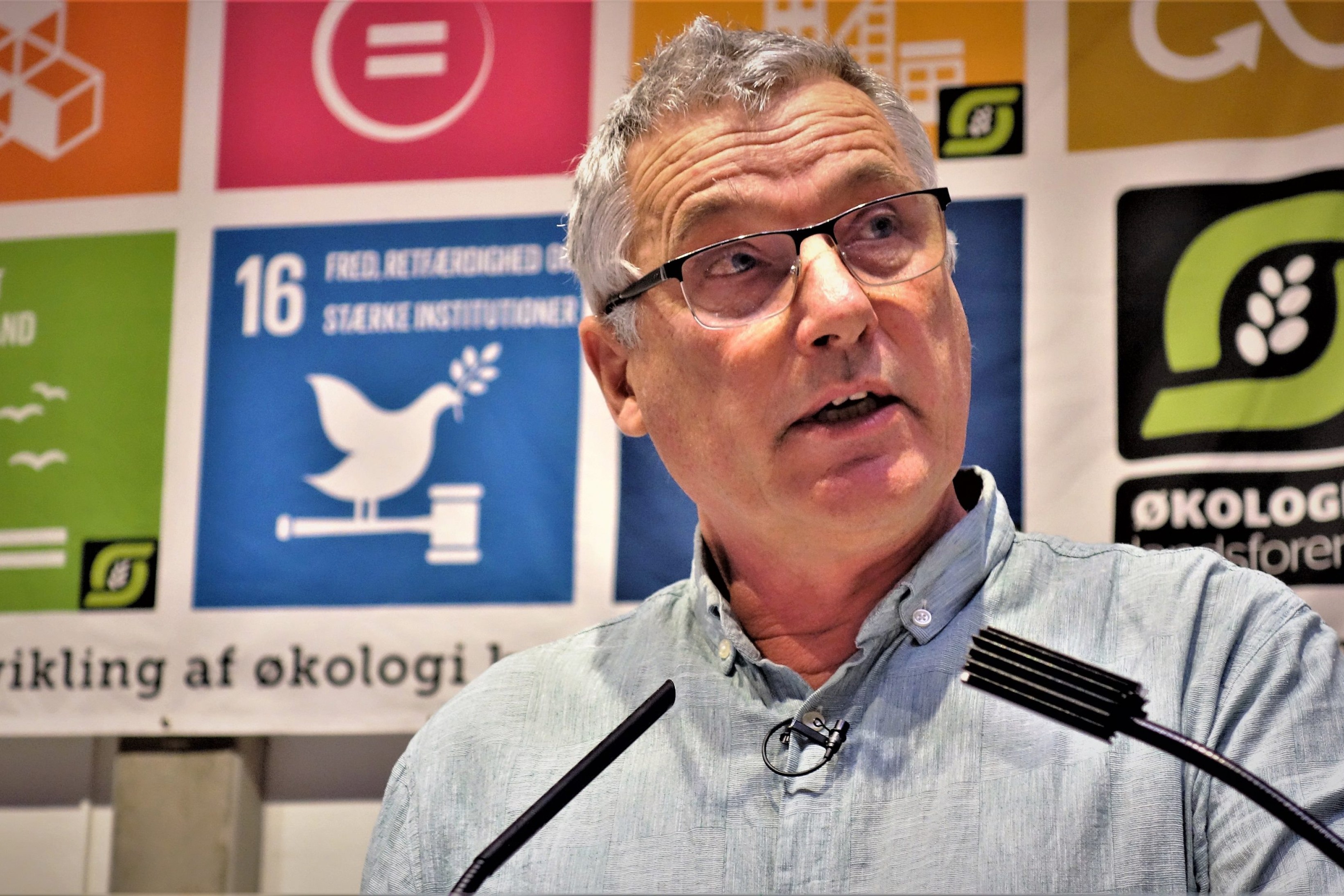 Per Kølster står på talerstolen til generalforsamlingen i 2019