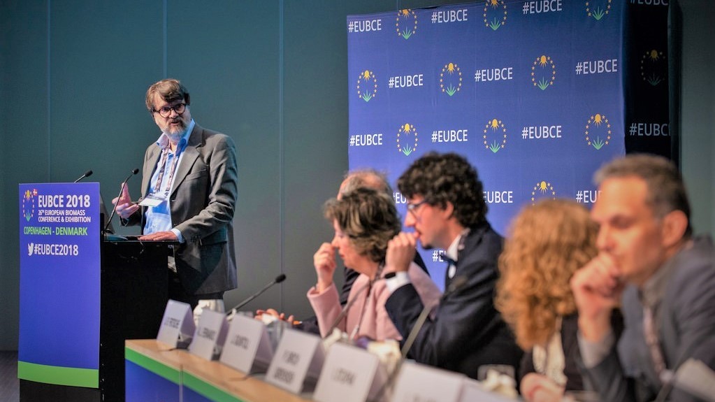 Peter Birch Sørensen ses på talerstolen ved EUBCE 2018 i København