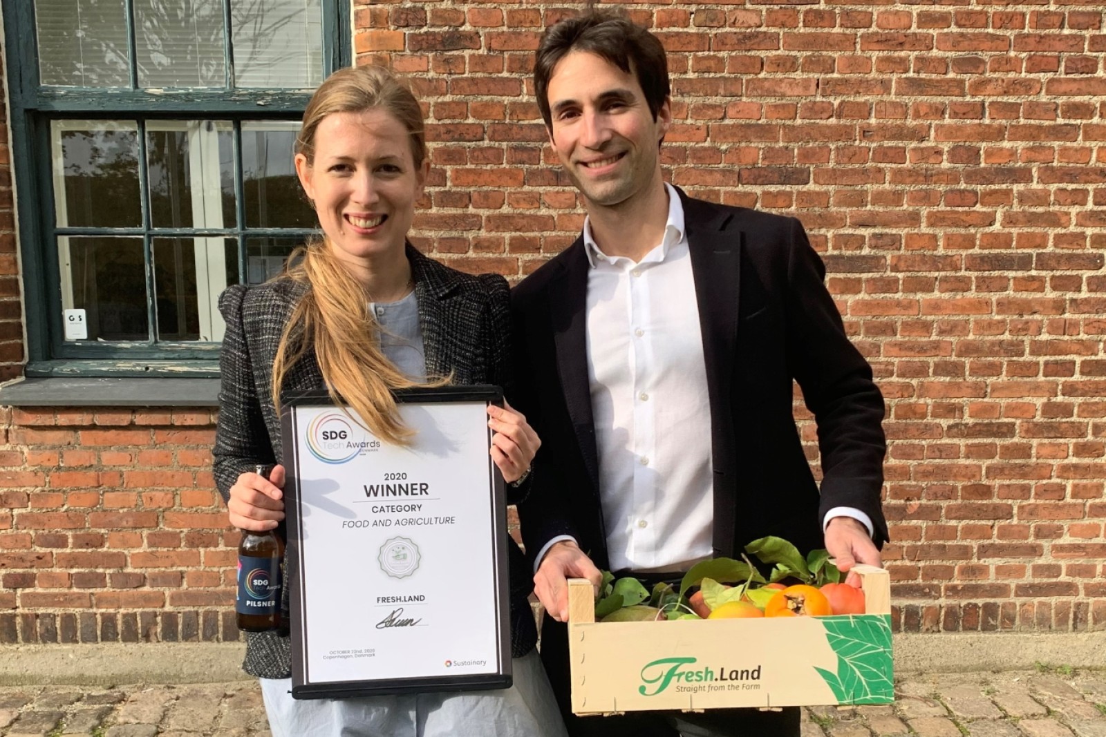 Portræt af Mathilde Jakobsen og Filipe Legal, som sammen har stiftet Fresh.Land.