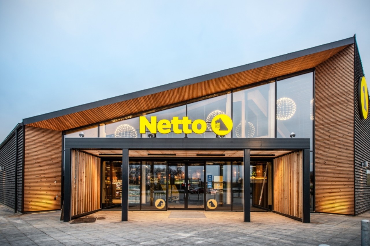 Facade på grøn Netto-butik
