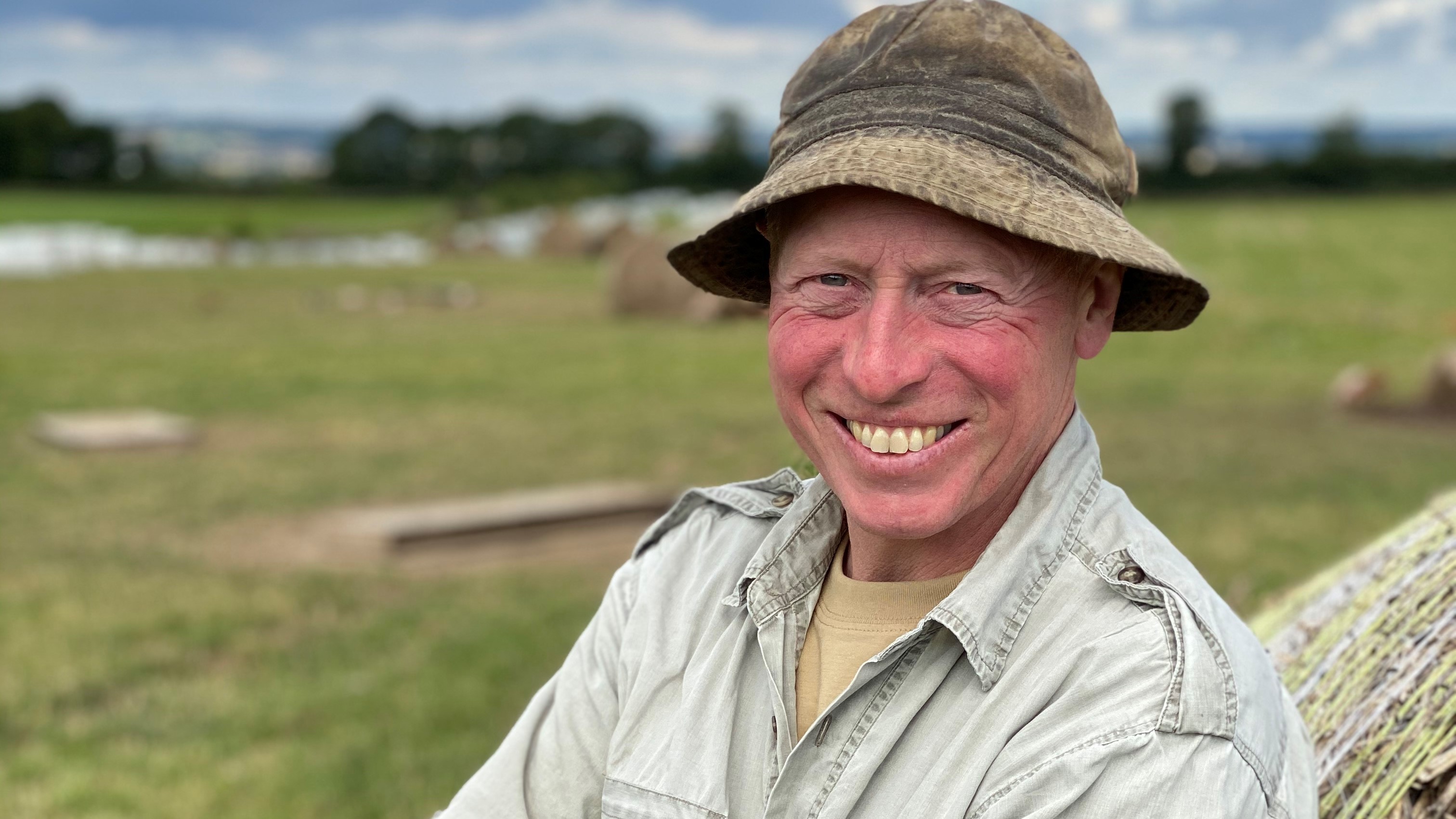 Portrætfoto af Hans Erik Jørgensen i marken