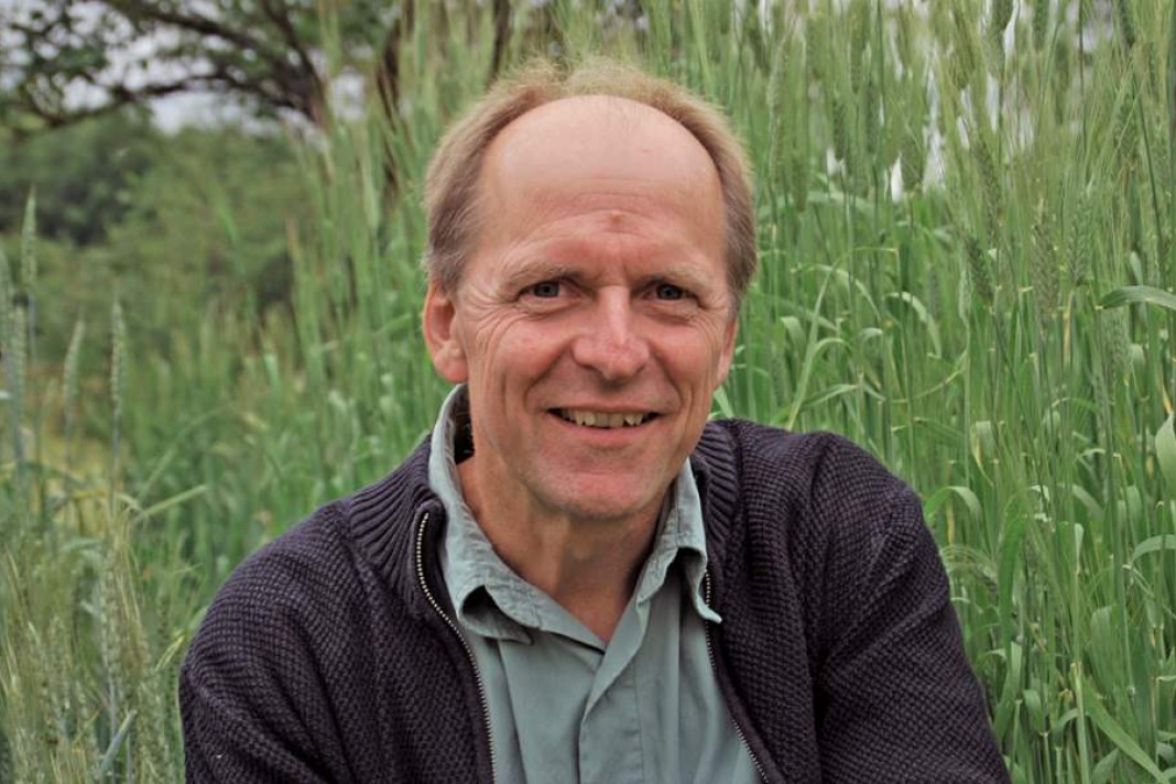 Anders Borgen sidder i marken