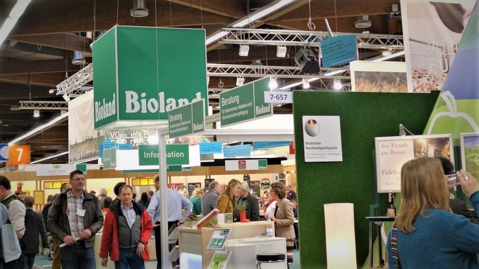 Et billede viser folk til BioFach