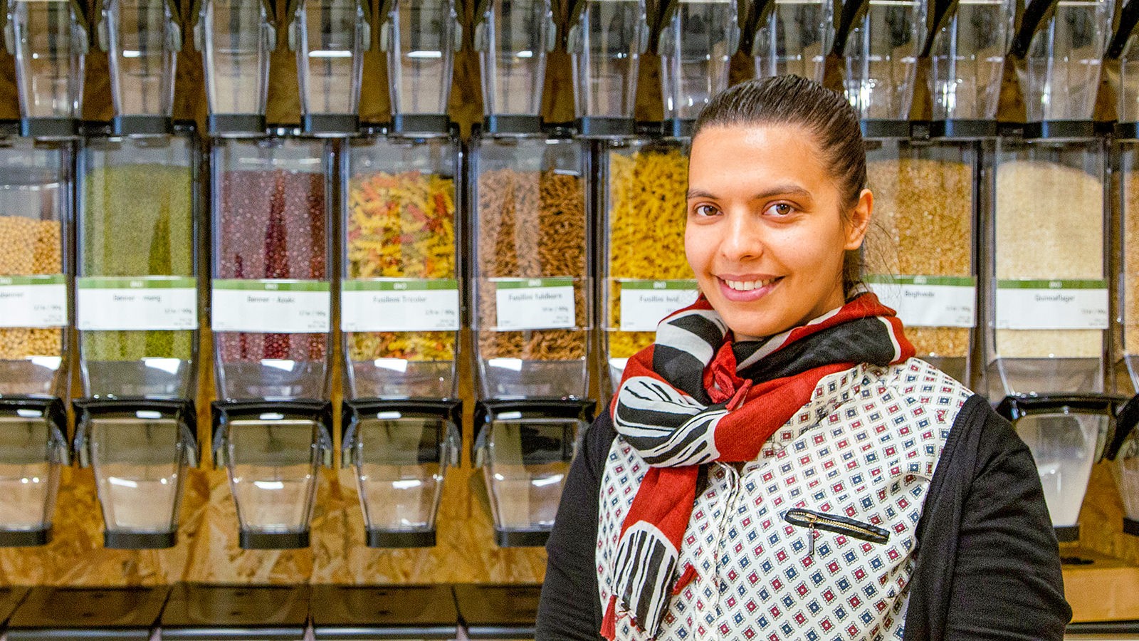 Cristiana Cardoso foran fødevaredispensere i Silo Marked