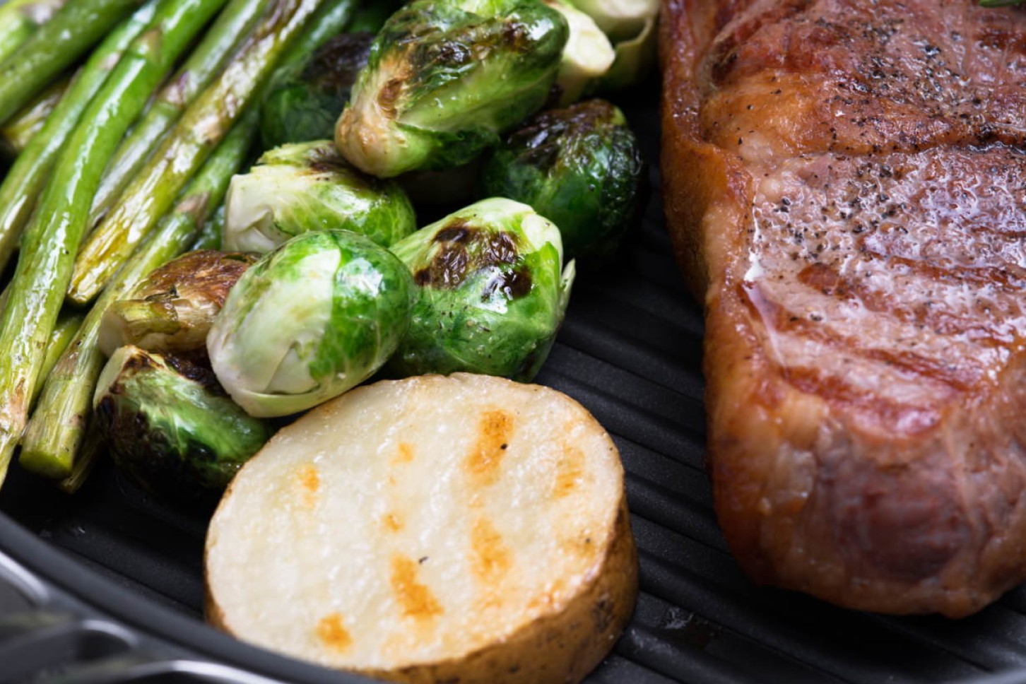 Stegt bøf og grøntsager på pande