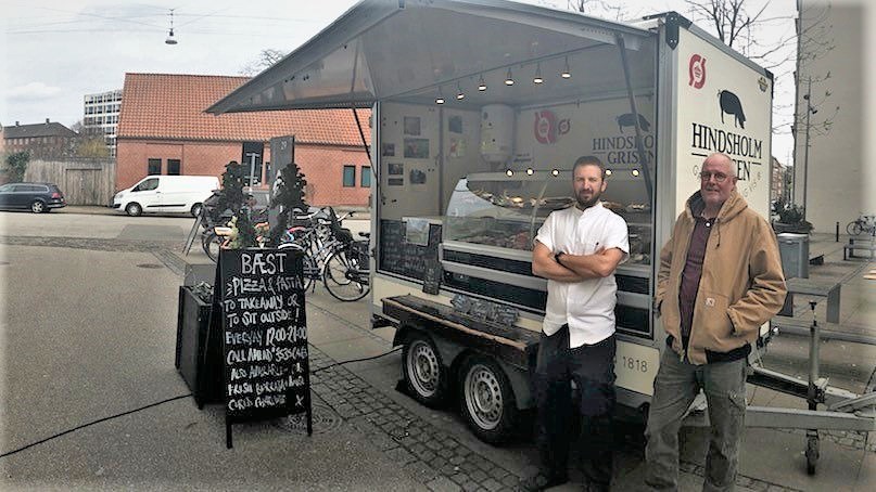 Salgsvognen fra Hindsholmgrisen foran Guldbergsgade 29.