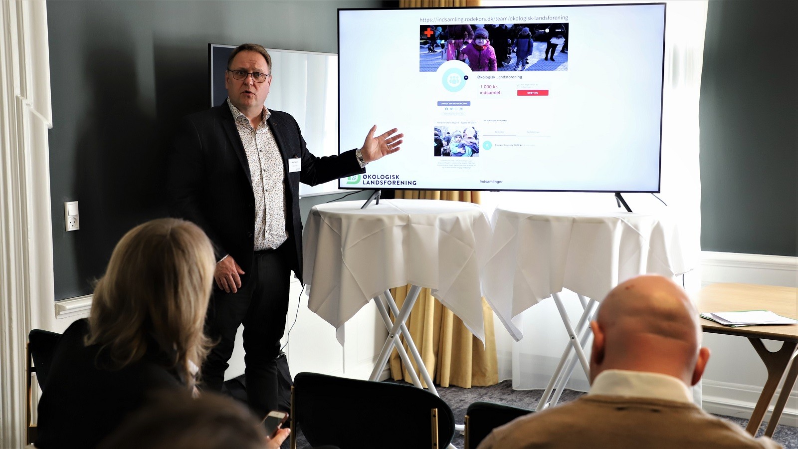 Jens Madsen fra Dava Foods fik fredag morgen et foto fra selskabets største kunde i Ukraine, Goodwine, som har fået bombet sit lager i Kiev, og det var en berørt formand for Virksomhedsudvalget i Økologisk Landsforening, som lancerede økologernes indsamling til et krigshærget Ukraine