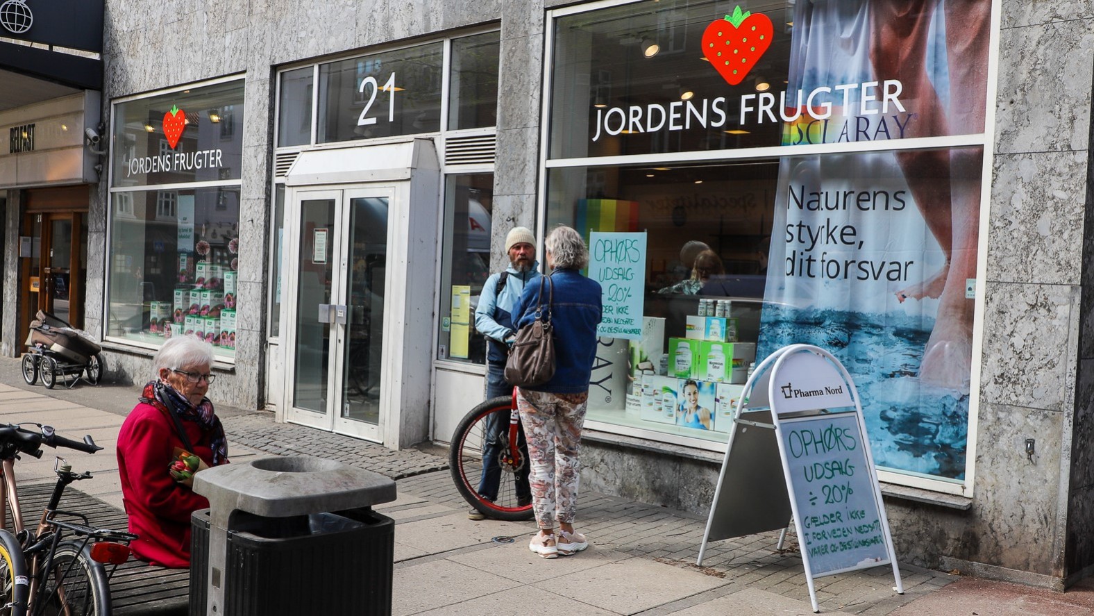 Mange af stamkunderne begræder at Jordens Frugter er fortid