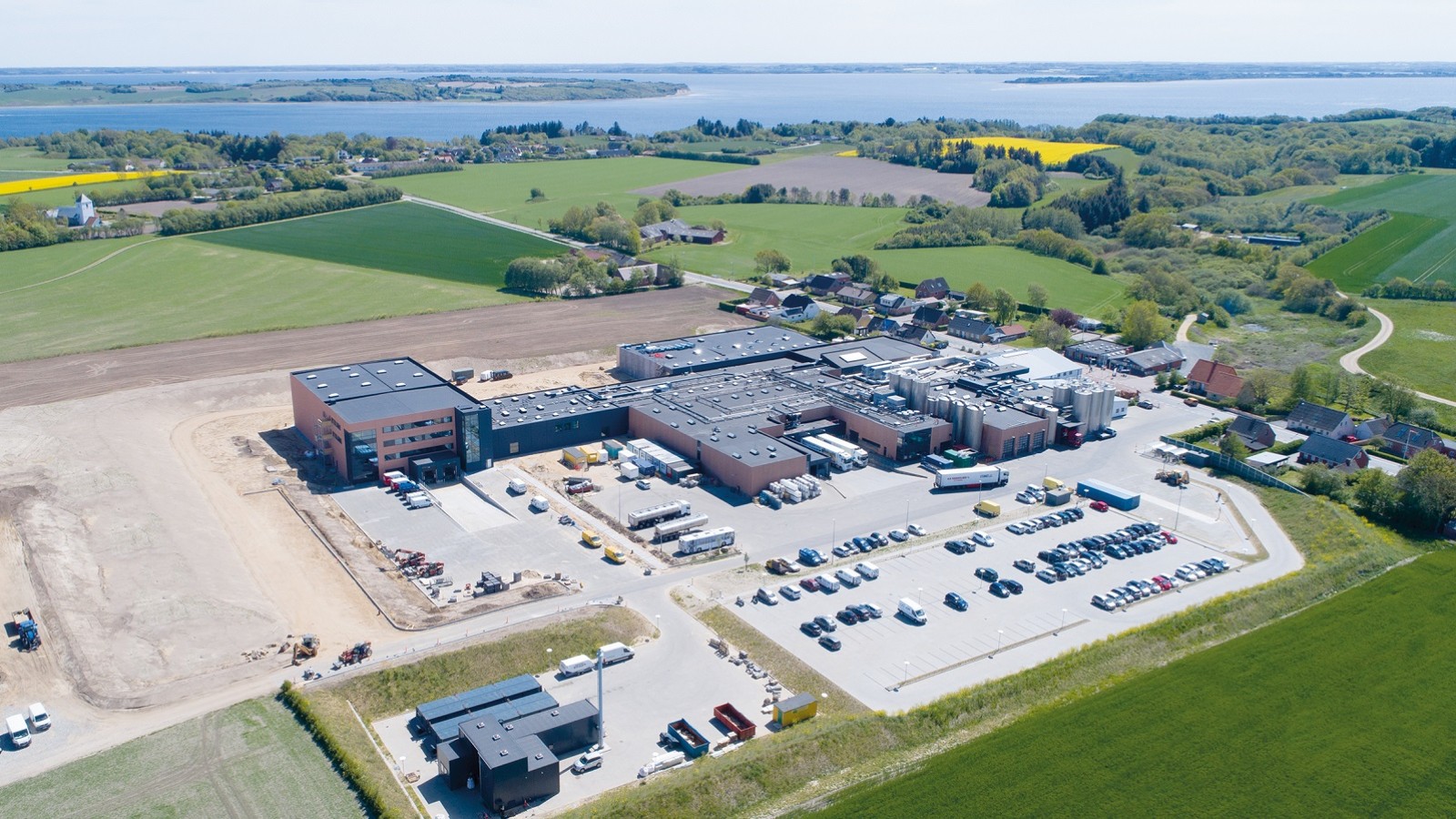 I løbet af Poul Pedersens regeringstid er Thise Mejeri vokset fra et bebygget areal på ca. 1000 m2 i 1992 til ca. 22.000 m2 i dag