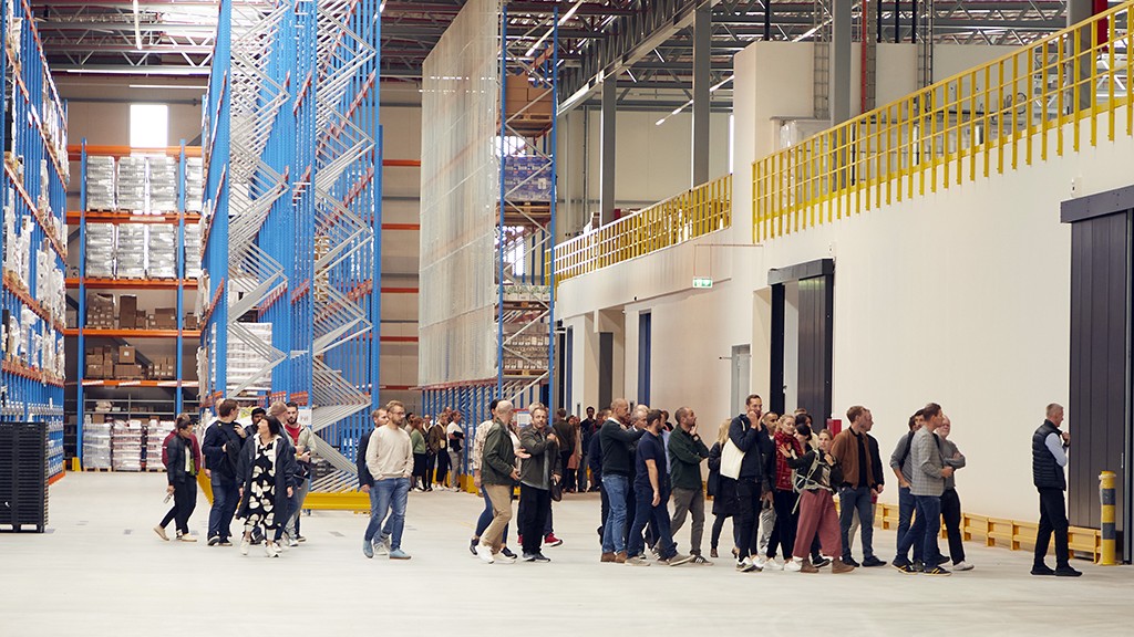 Mange benyttede åbningsfesten til at få en rundvisning i det topmoderne varehus