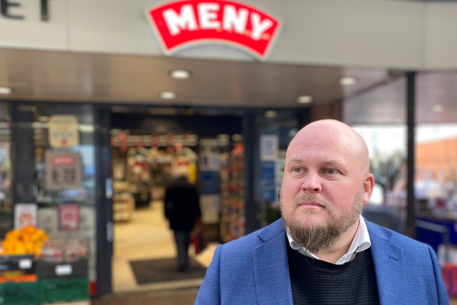 Kædedirektør Richo Boss foran Meny-butik