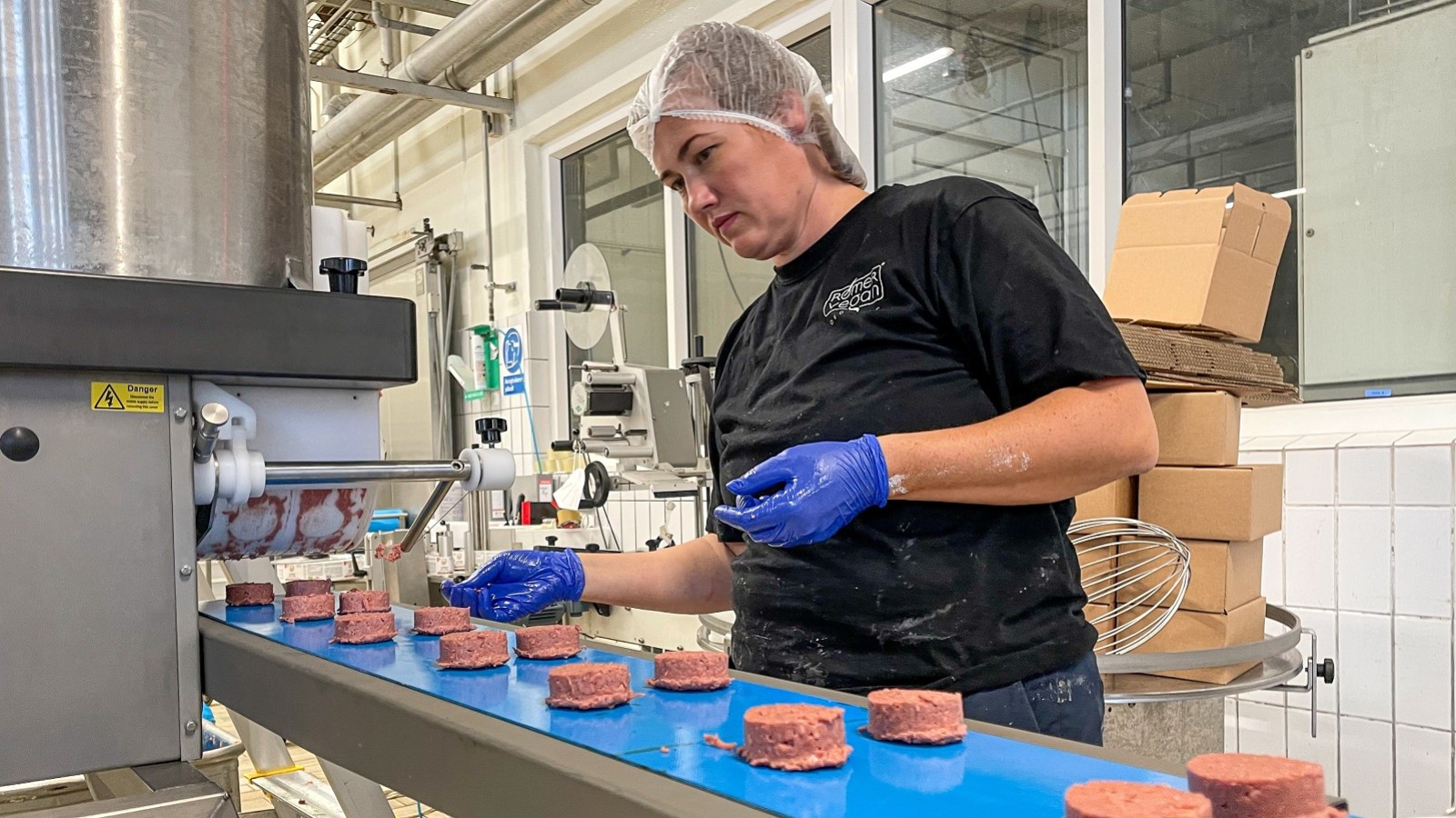 Ansat hos Rømer Vegan producerer veganske minideller
