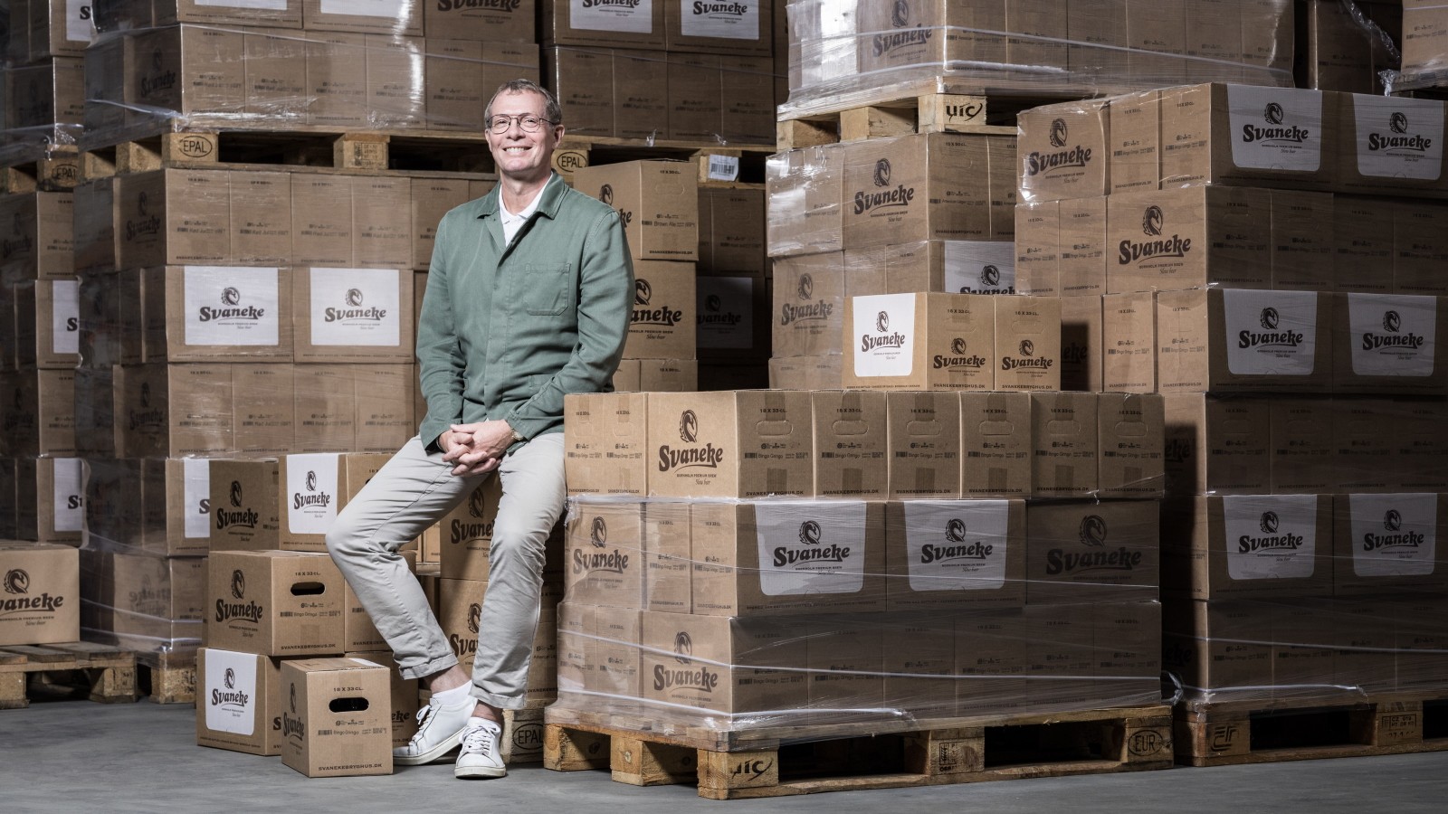 Steen Jespersen på lageret hos Svaneke Bryghus