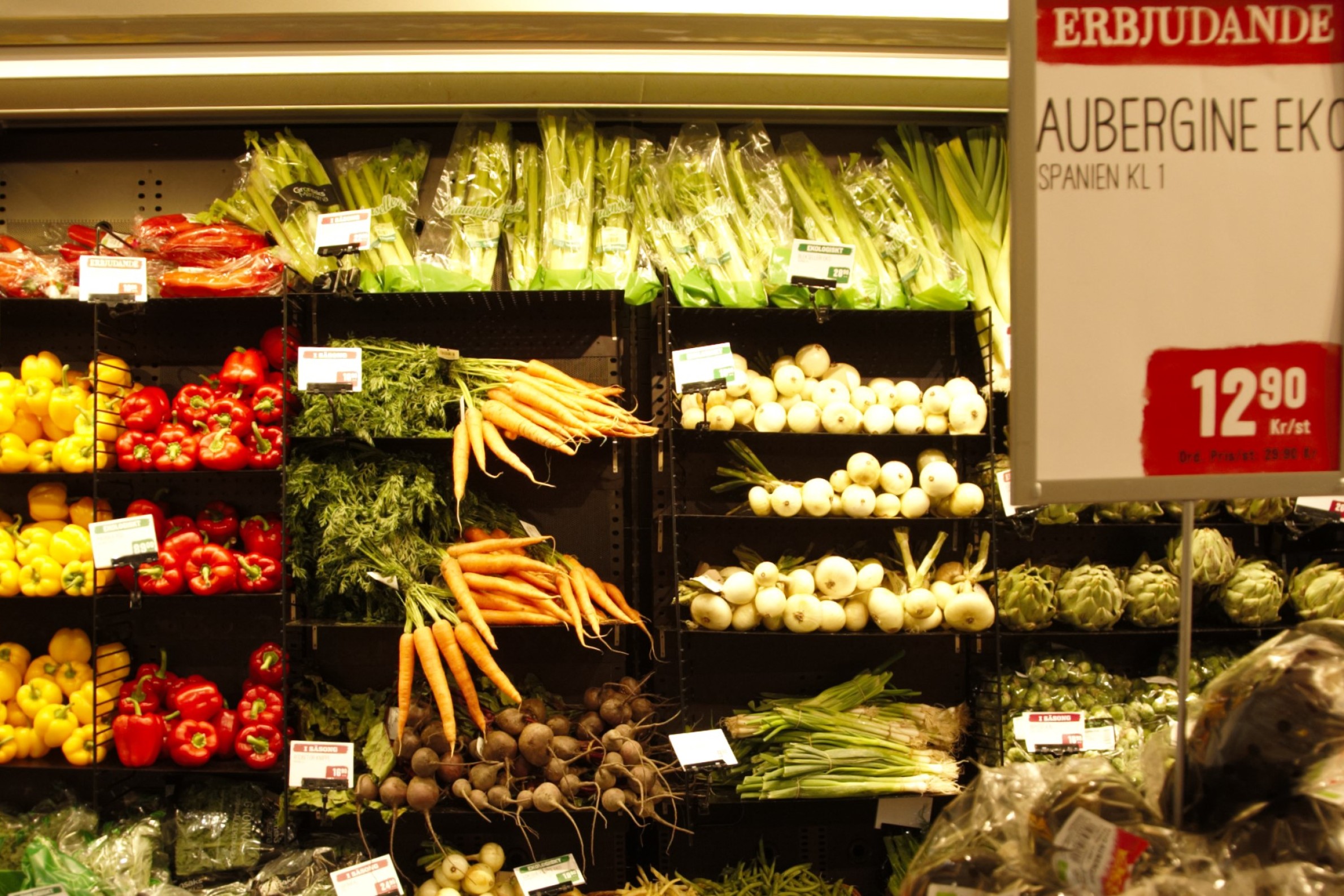 Økologisk grøntafdeling i svensk dagligvarebutik