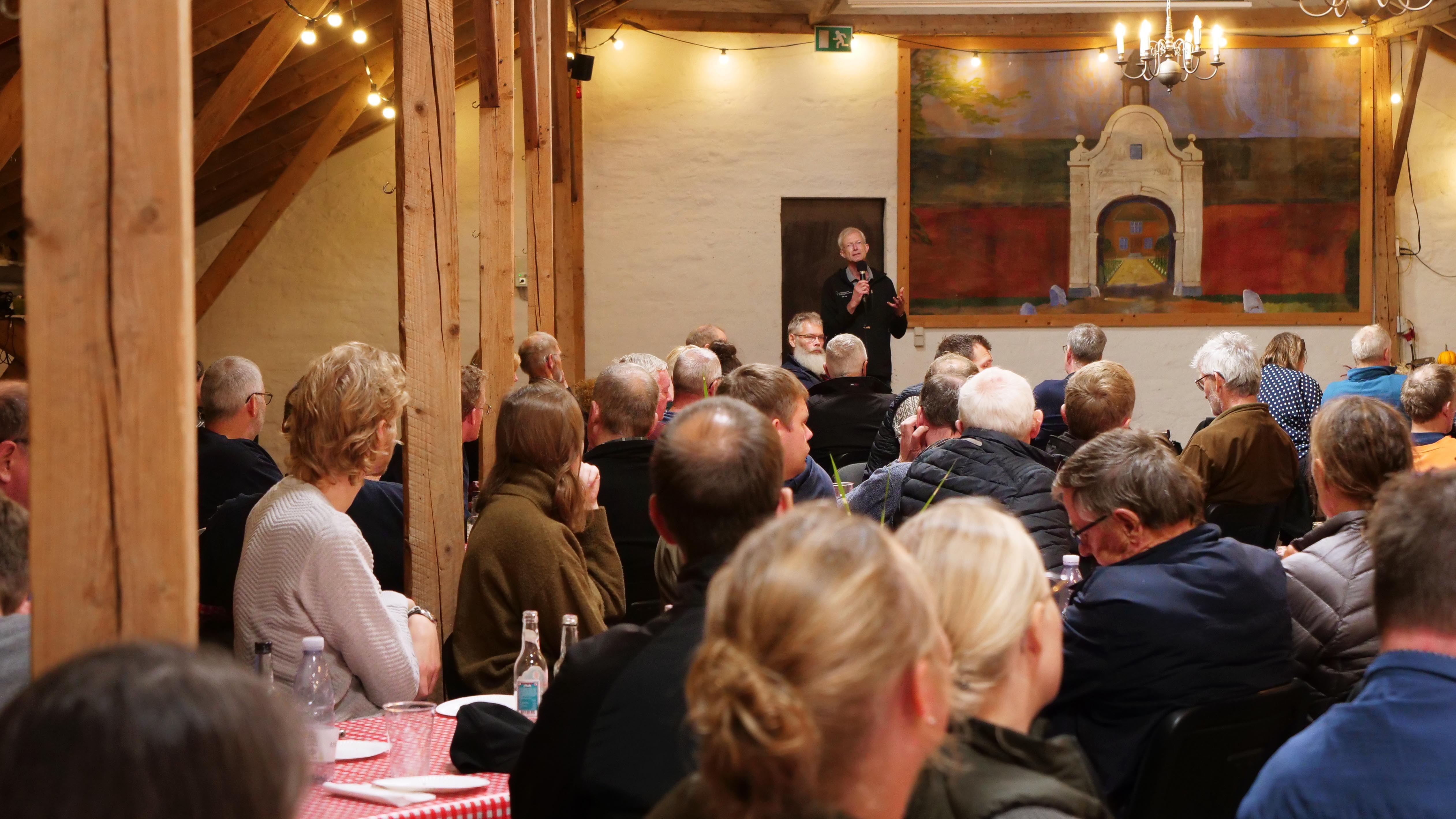 Chefkonsulent Erik Fog fra Innovationscenter for Økologisk Landbrug har været projektleder på forsøgene med anlægget på Ausumgaard
