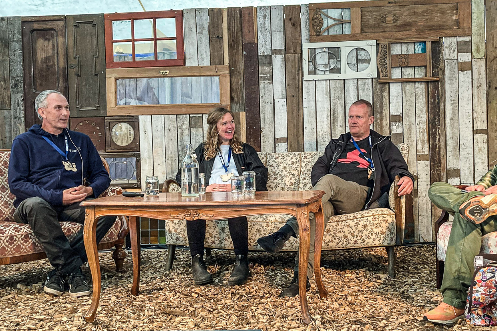 Bent Rasmussen, Sara Overgaard Jensen, Henrik Vejre og Anders Lund Madsen sidder og debatterer til naturmødet 2022