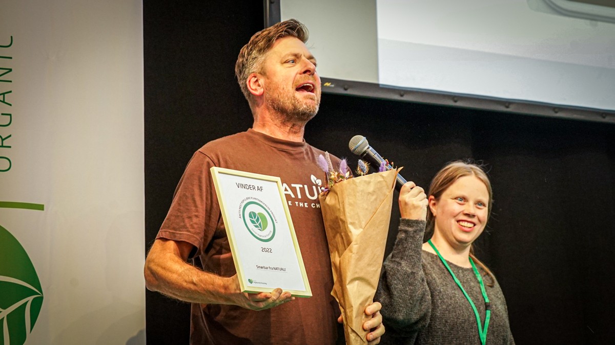 Direktør for Naturli' Henrik Lund takkede for prisen for 'Årets plantebaserede produkt', som han mener er særligt ærefuld, fordi den er bestemt af forbrugerne
