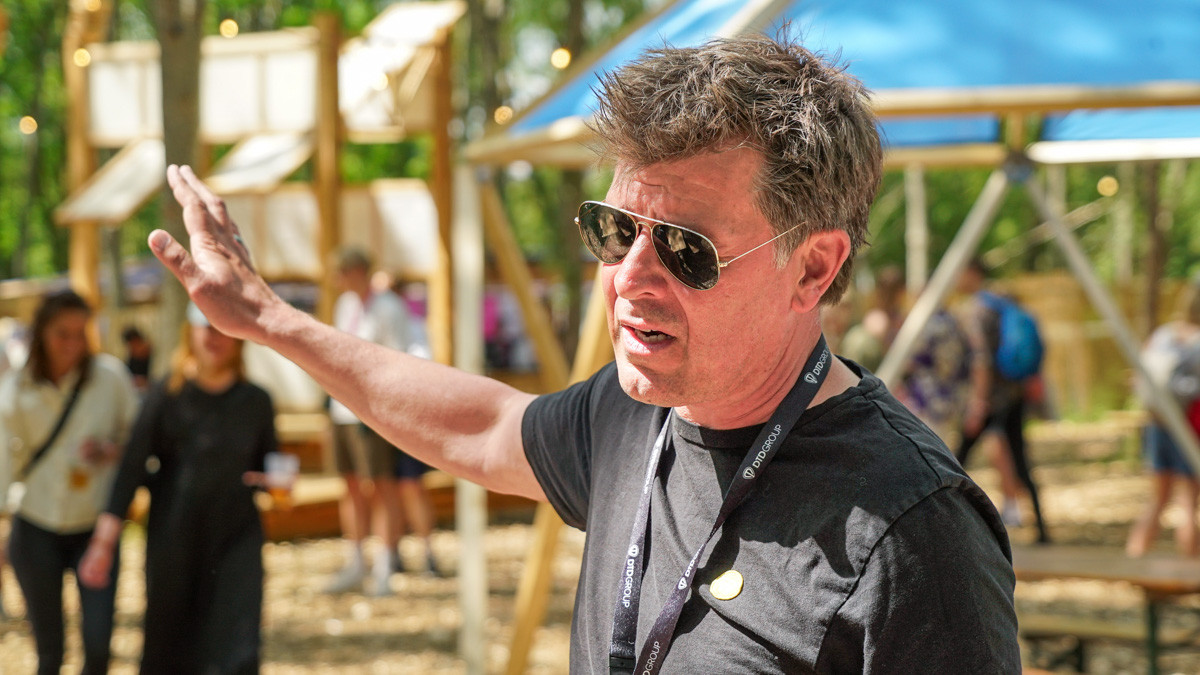 Festivalens madchef, Peter Skoven, gav en rundvisning på festivalen og forklarede, hvor vigtigt det er for ledelsen, at maden er både plantebaseret og økologisk