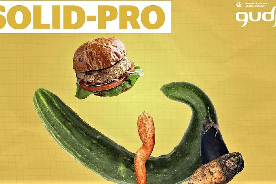 Kampagneplakat med deforme grøntsager og en plantebaseret burger