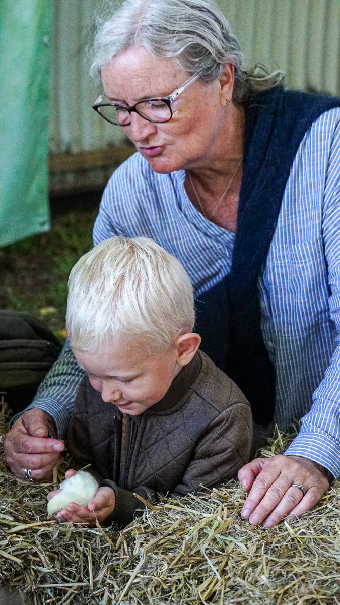 Gitte Nielsen har været til høstmarked på Gothenborg i flere år - denne gang er hun af sted med sit barnebarn Erik