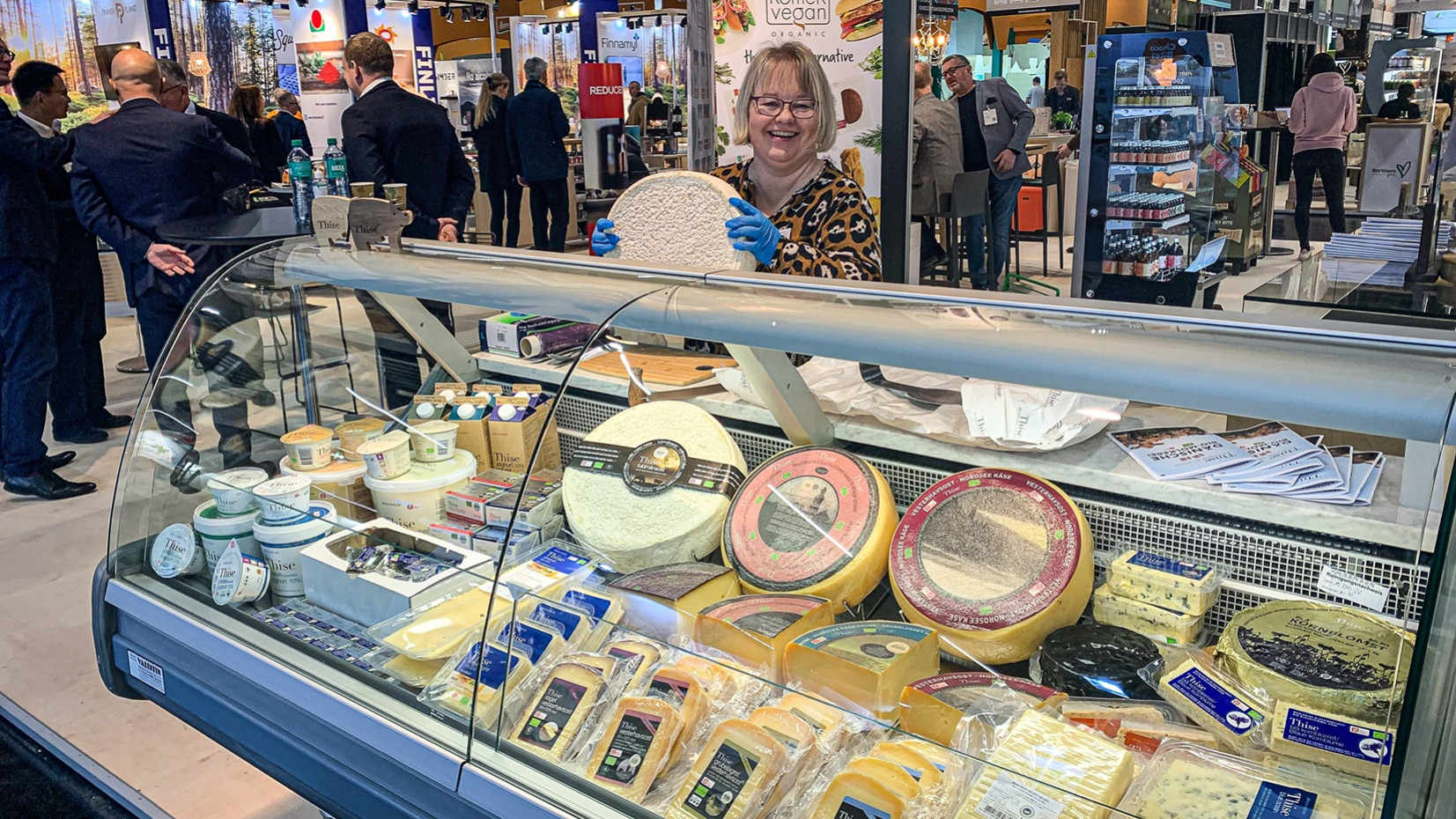 Thises stand på BioFach, som bugner af ost.