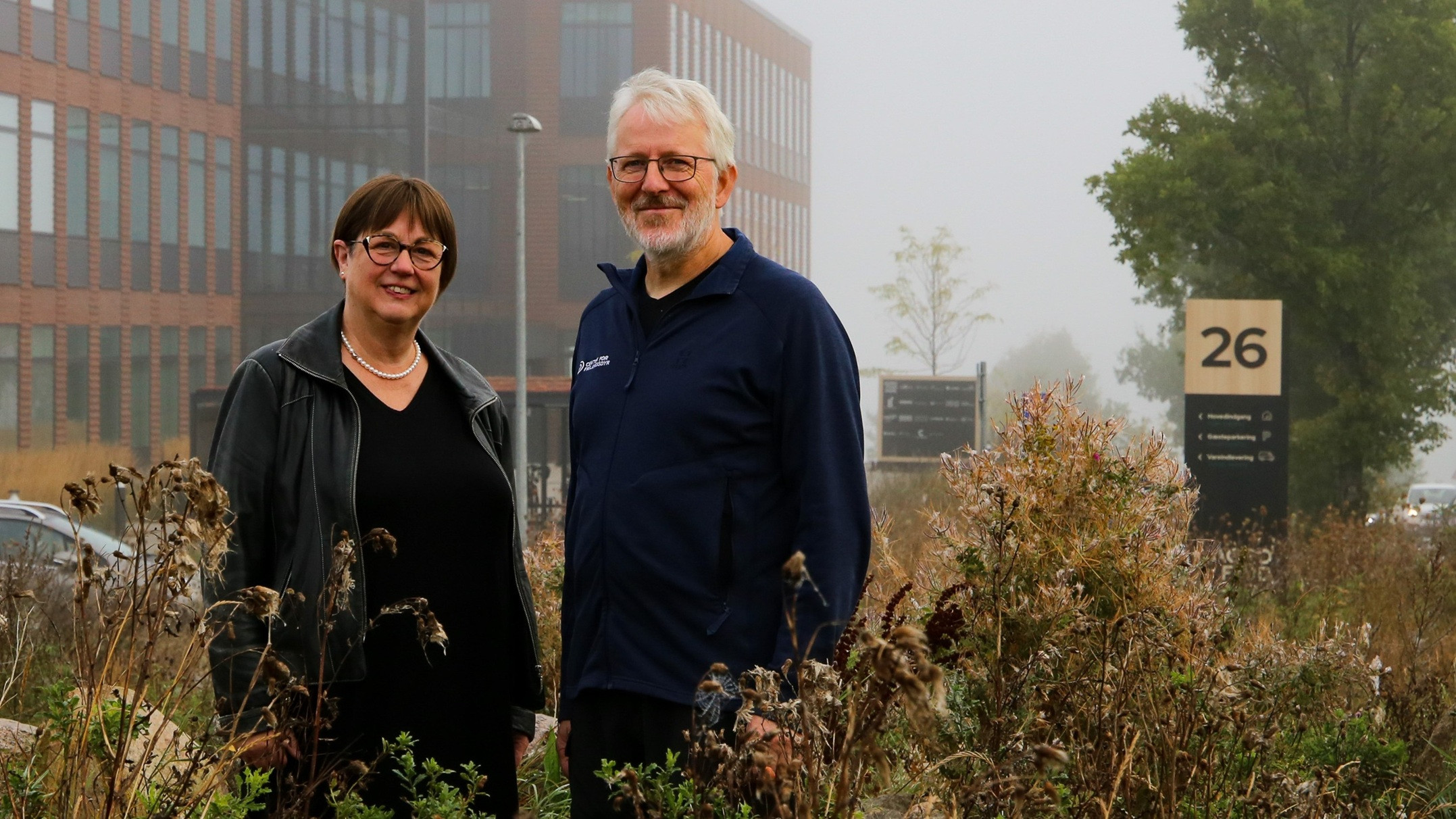 Kirsten Holst Sørensen og Simme Eriksen foran Agro Food Park 26