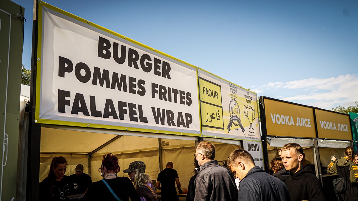 Er man mest til den klassiske festivalmad, var der flere steder mulighed for at købe burgere og wraps - eneste forskel mellem boderne var, hvordan bøffen var lavet, og hvilke grønsager der blev brugt