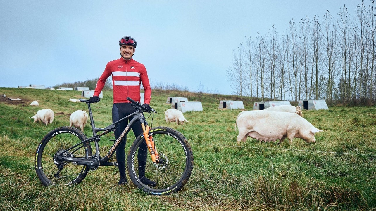 I øjeblikket deltager den nye frontfigur i Frilands kampagne, Sebastian Fini, på en tre uger lang træningslejr med det danske MTB-landshold i Sydafrika, hvor han håber at komme i så skarp form, at han til sommer kan kvalificere sig til sit andet OL