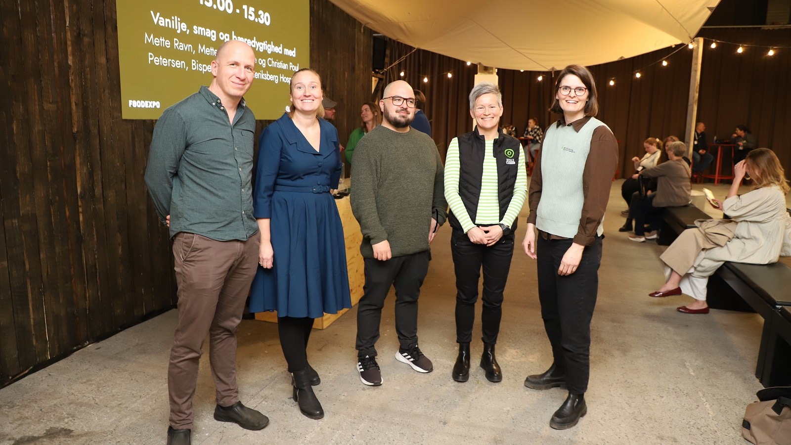Bælgfrugtfrontløberne Søren Møller, Regionshospital Nordjylland, Pernille Elsner, Danhostel Skanderborg, Mikael Møller, Compass Group, Britta Svanholm, Onsild Idrætsefterskole og Mie Reihs Hegnar fra Økologisk Landsforening talte varmt for at gøre bælgfrugter til køkkenets konge, da de indtog scenen i hal 10 under Foodexpo