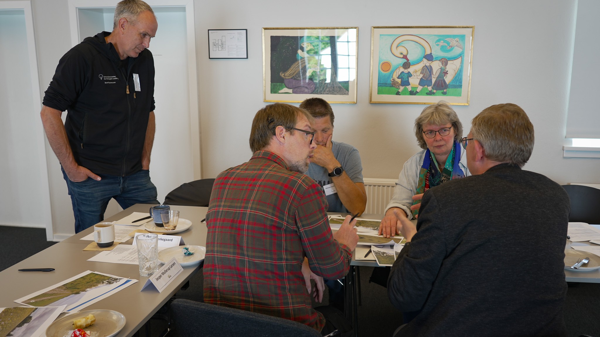 Bent Rasmussen (t.v.) har gennem fire år udviklet marknaturindekset for Innovationscenter for Økologisk Landbrug
