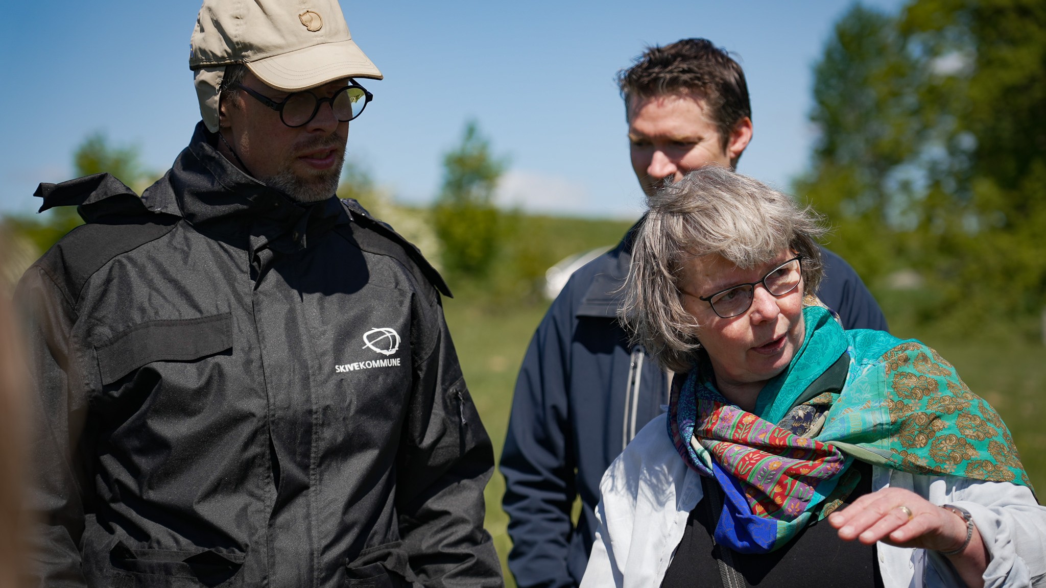 Anne Berg Olsen forklarer, at Thise Mejeri har haft en målsætning om at øge biodiversiteten på sine gårde med 10 pct., men mejeriet savner et redskab til at sætte tal på forbedringerne