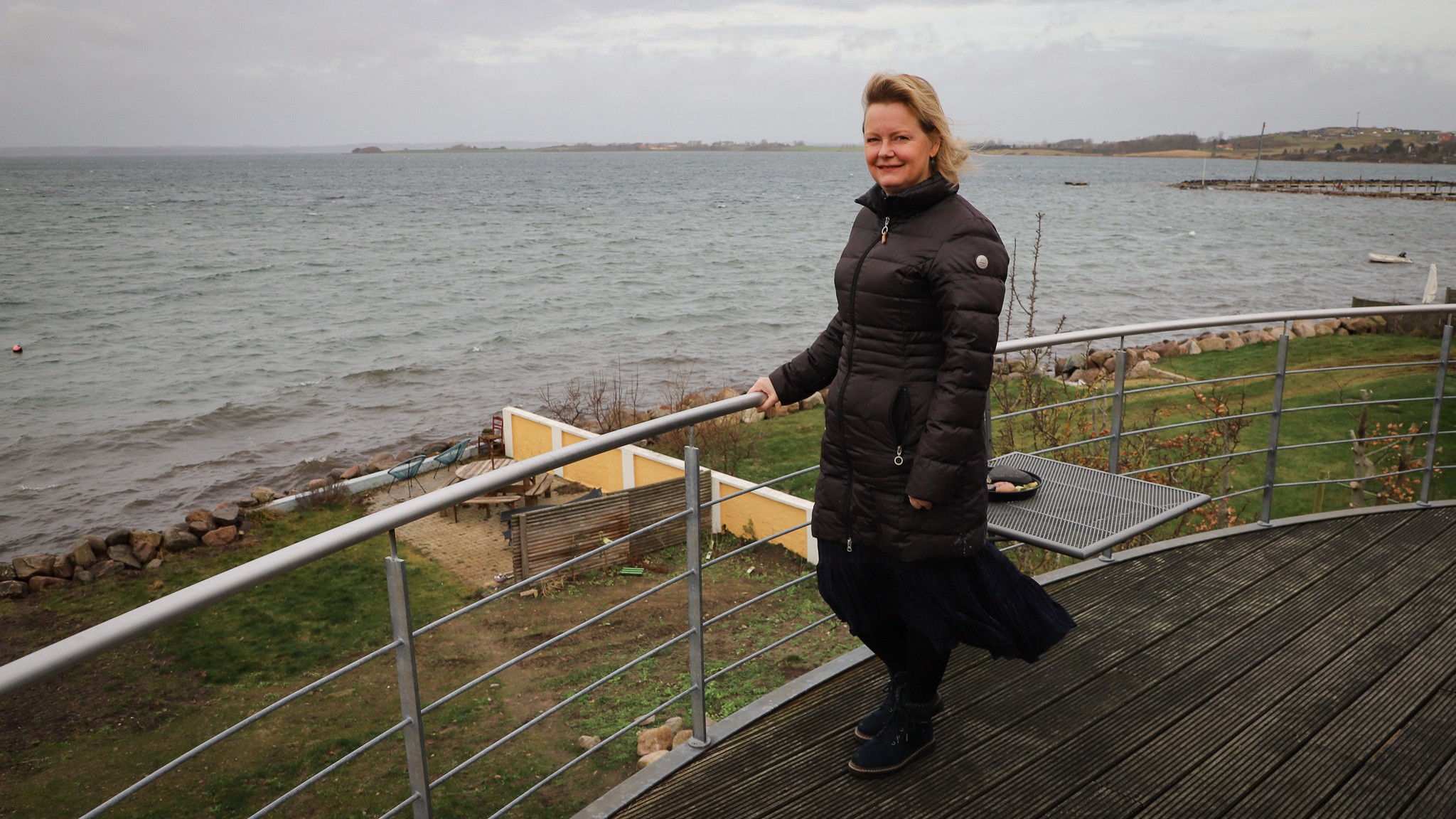 Lisbeth Ankersen har sit kontor direkte ud til stranden - bl.a. fordi hun vil holde kontoret fri for forstyrrende lugte, mens hun laver smagstests