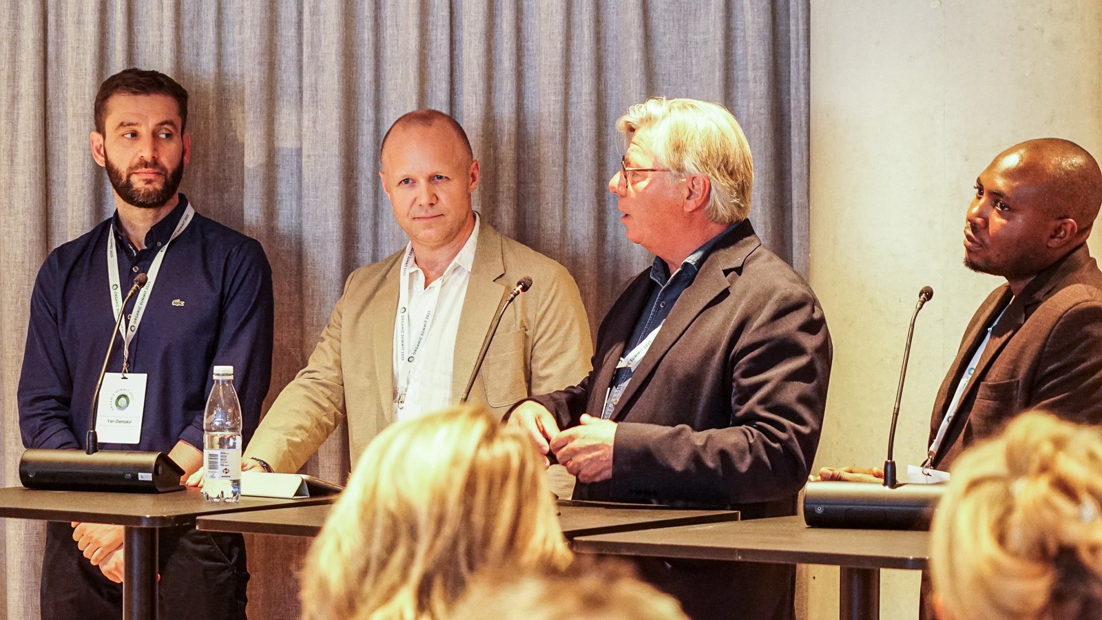 Fra venstre ses Yan Ostrovskyi, Sebastian Nielsen, Peter Sisseck og Thaddeo Tibasiima til Organic Summit 2025