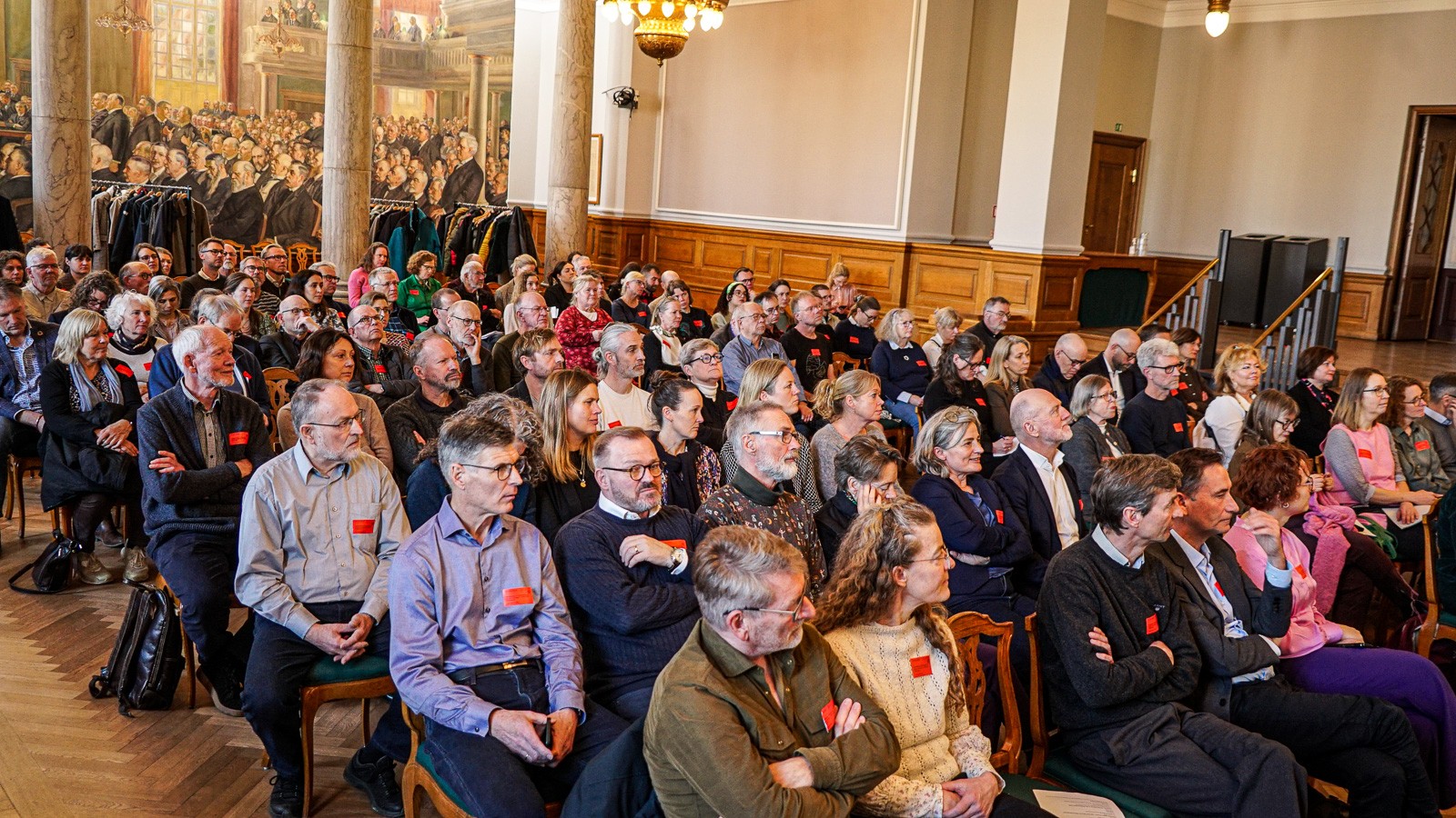 Fællessalen på Christiansborg var fyldt, da Økologisk Landsforening, Danva, Danske Vandværker, Danmarks Økologiske Jordbrugsfond, Friluftsrådet og Dansk Ornitologisk Forening havde indkaldt til en konference om de kommende grundvandsparker