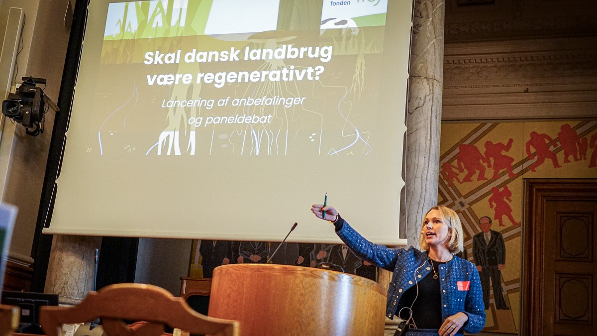 Marie-Louise Boisen Lendal, direktør i Tænketanken Frej, holder oplæg om regeneratlvt landbrug i Danmark