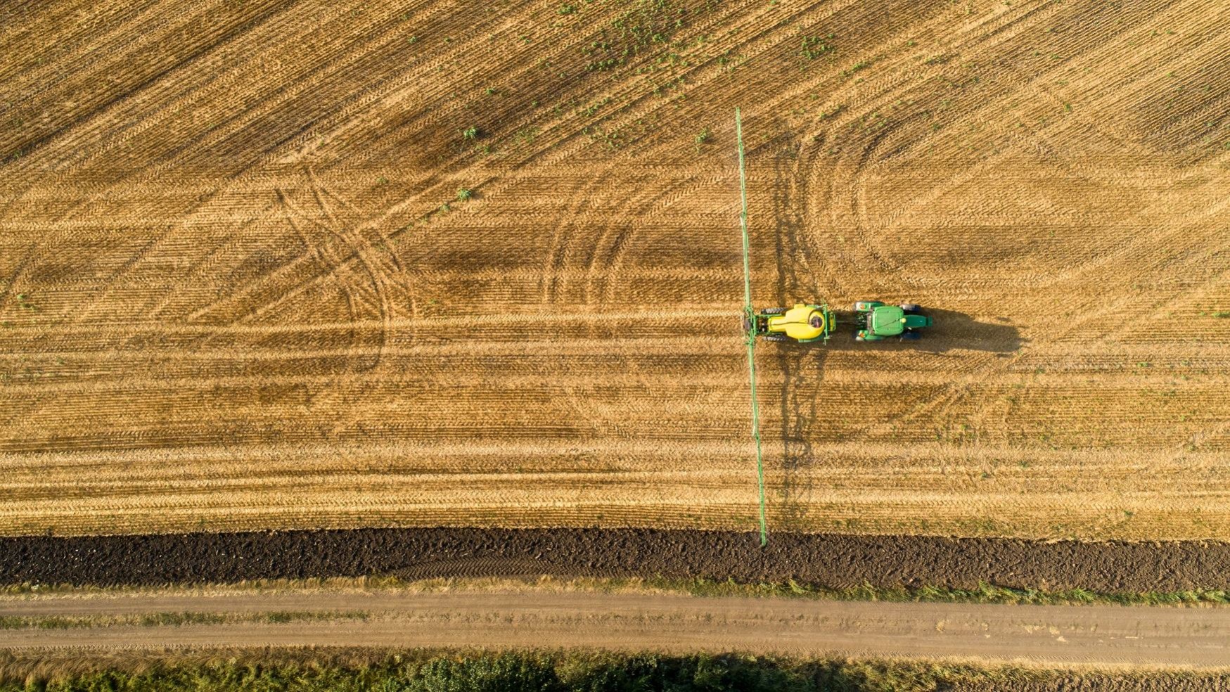 Luftfoto af en marksprøjte