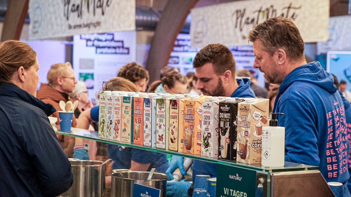 Som det helt nye havde Naturli', der nok er særligt kendt for sine plantedrikke og økologiske smørbar, taget nye produkter med i form af plantebaseret laks og plantebaserede rejer. Laksen blev udsolgt, allerede inden messen var ovre