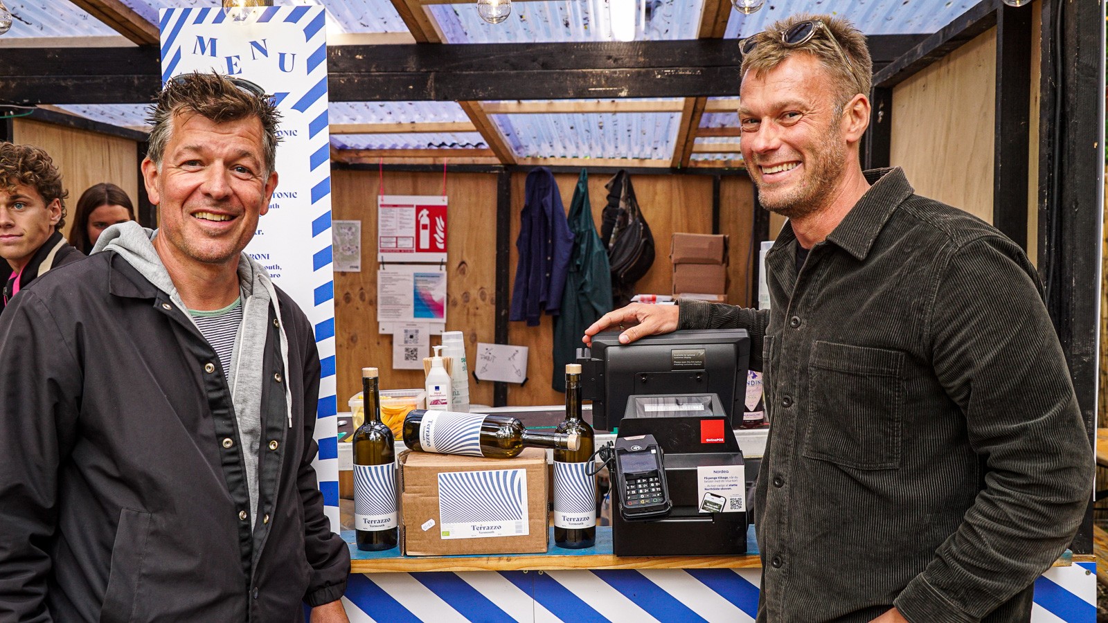 Det er især Local Spirits fokus på at samle økologiske kvalitetsvarer fra hele landet, der har gjort, at Peter Skoven (t.v.) har valgt at gøre virksomheden til hovedleverandør